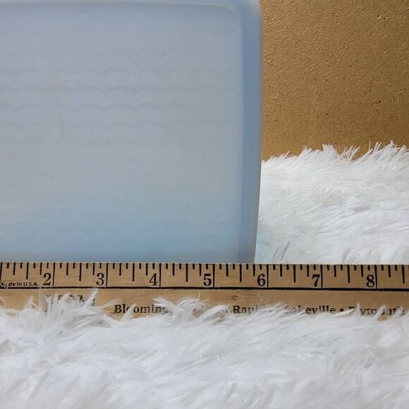 Tupperware Blue and White FridgeSmart Small 4.5 Cup Vent Container - Picture 5 of 8